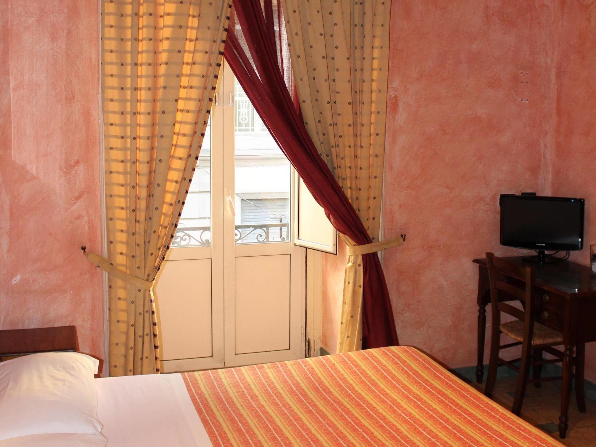 Schilizzi Hotel Наполи Екстериор снимка