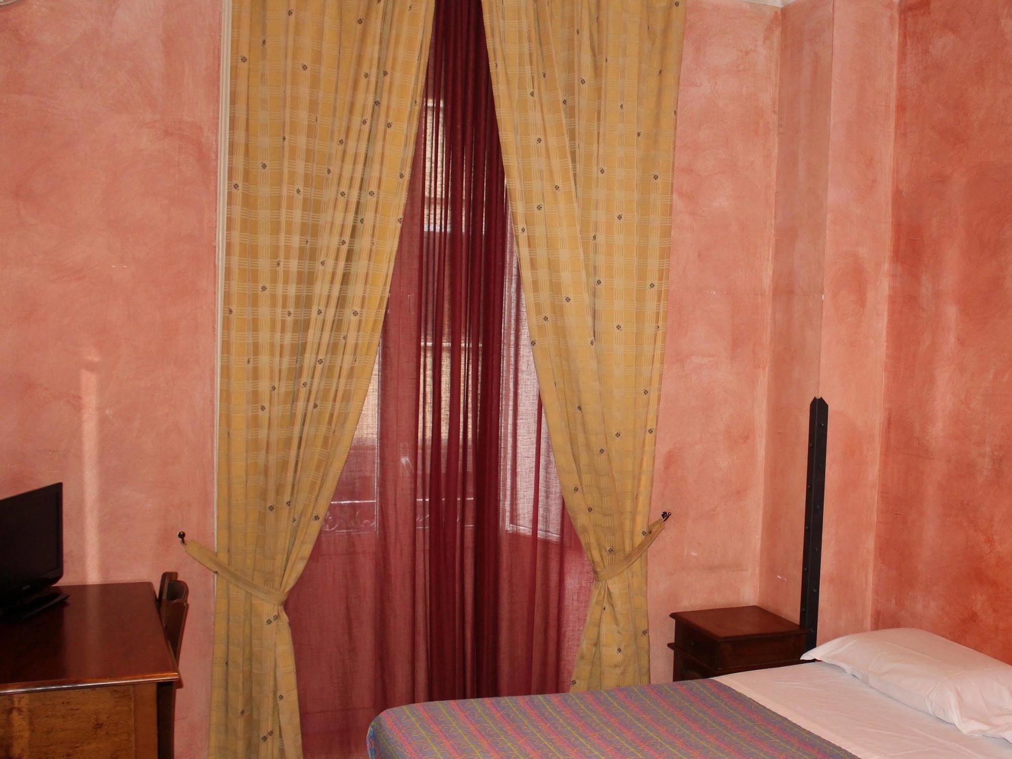 Schilizzi Hotel Наполи Екстериор снимка